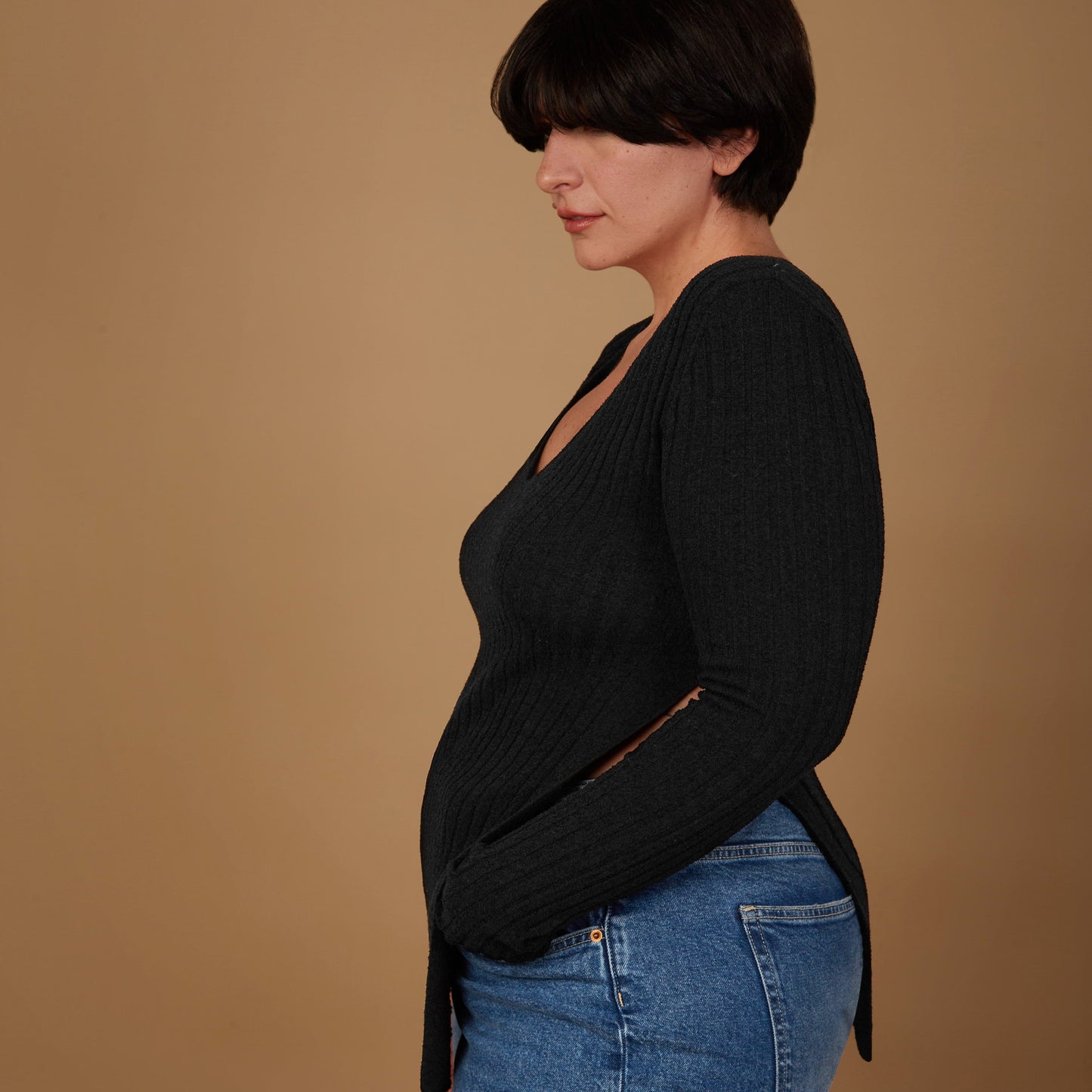 T-shirt con scollo a V e spacco laterale - Saffo