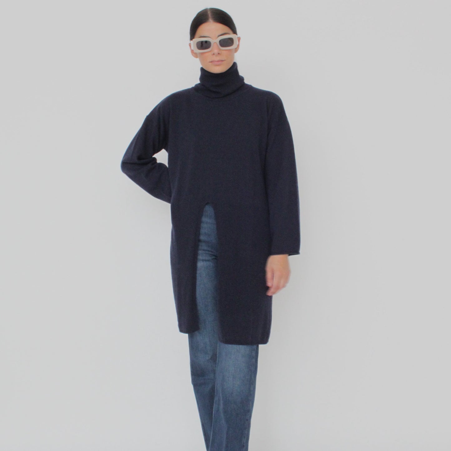 Maglia dolcevita con spacco frontale - Allison